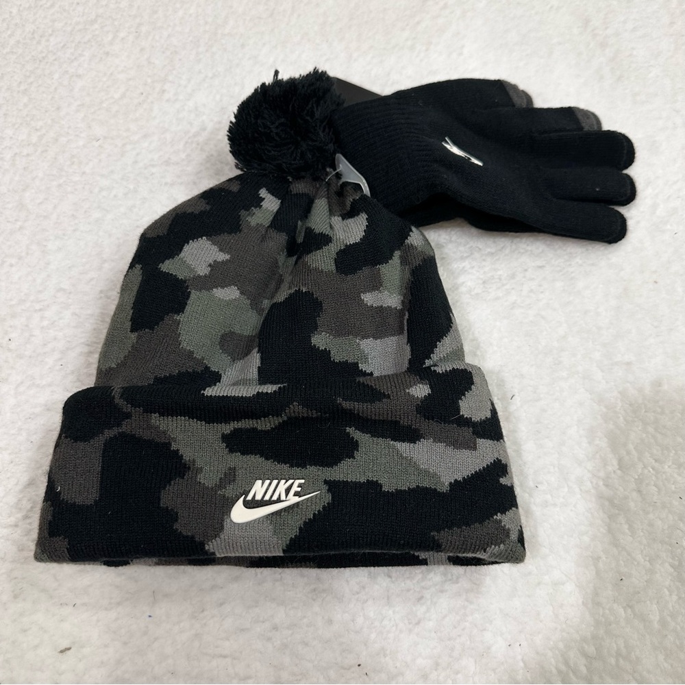 Youth Camo Nike Hat and Glove Set